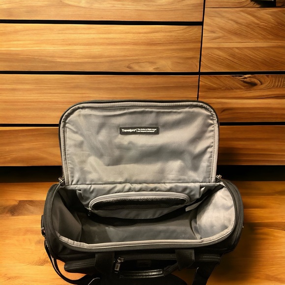 ✈️Travelpro”The Choice Of Flight Crews And Frequent Travelers” Multipurpose Tote - Picture 4 of 15